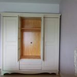 Interior Lemari Pakaian 4 Pintu Putih